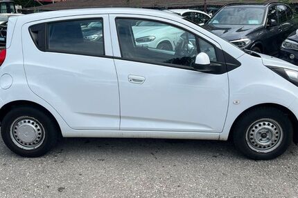 Chevrolet Spark 82.000 km 4.900 &euro; München 81243