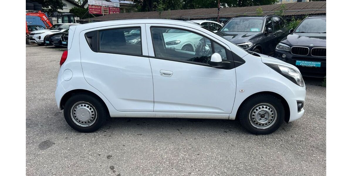 Chevrolet Spark 82.000 km 4.900 &euro; München 81243