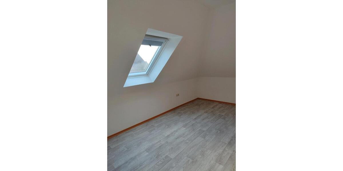 Ab sofort Dachgeschoss Wohnung in einem Bungalow zu vermieten 2 zimmer