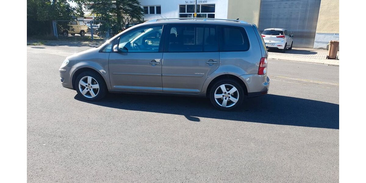VW Touran 110.920 km 8.650 € Kronberg 61476