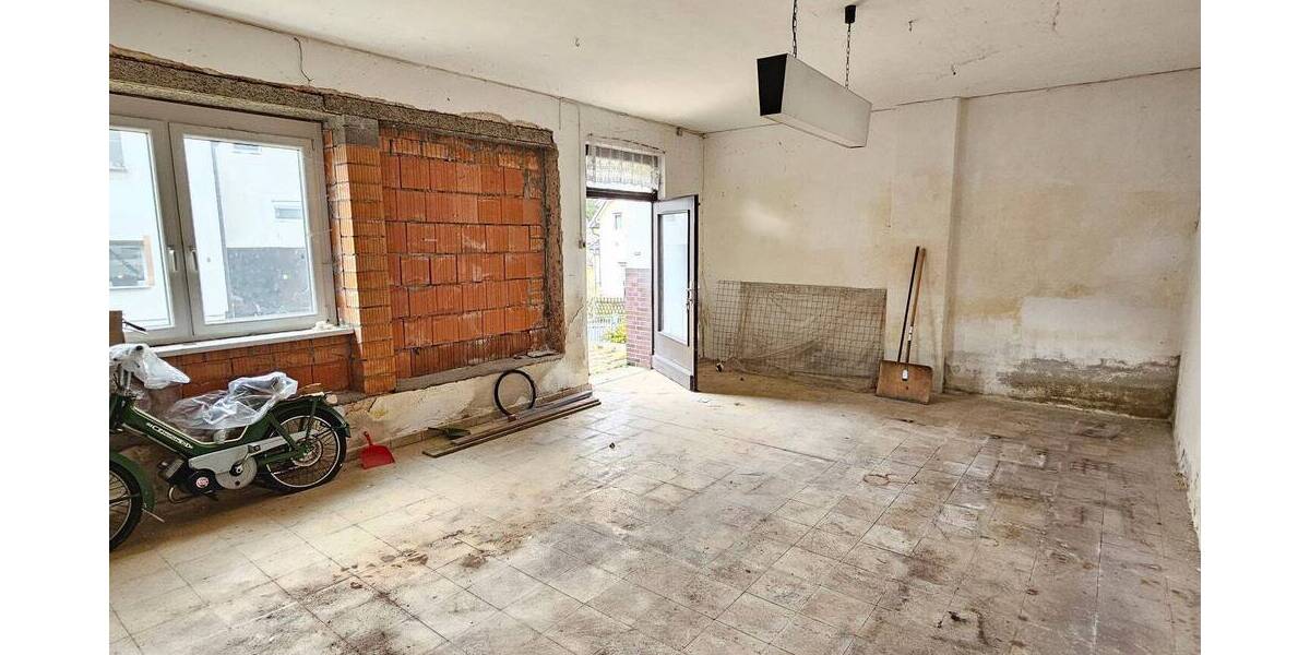 Mehrfamilienhaus, Wohnhaus Rödental Mönchröden - 9 Zimmer, 180 m&sup2;, 120.000&euro; | Angebot:26119197