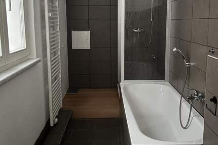 Alles was das Herz begehrt! Perfekte Wohnung mit Einbauküche, Balkon und Parkett! 4 zimmer