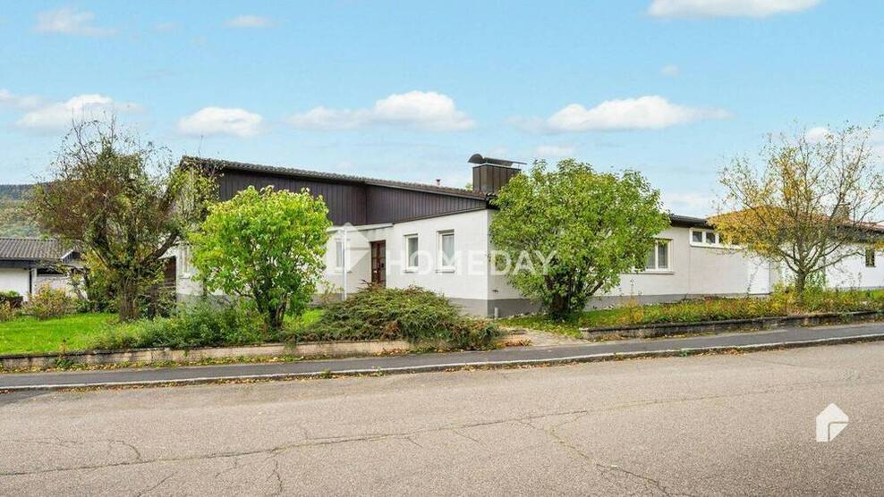 Genießen Sie die Aussicht! Vielseitiges EFH in Hanglage samt EinliegerWohnung & viel Platz