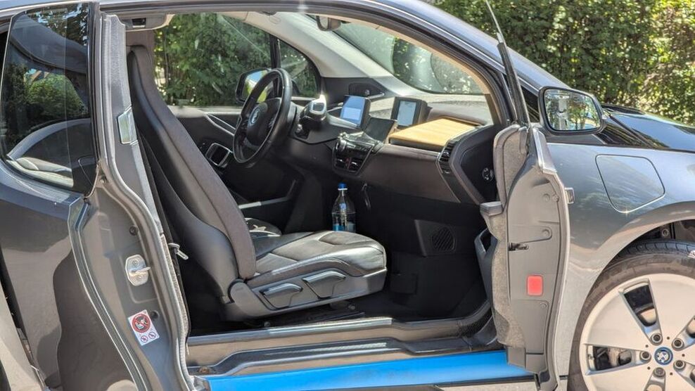 i3