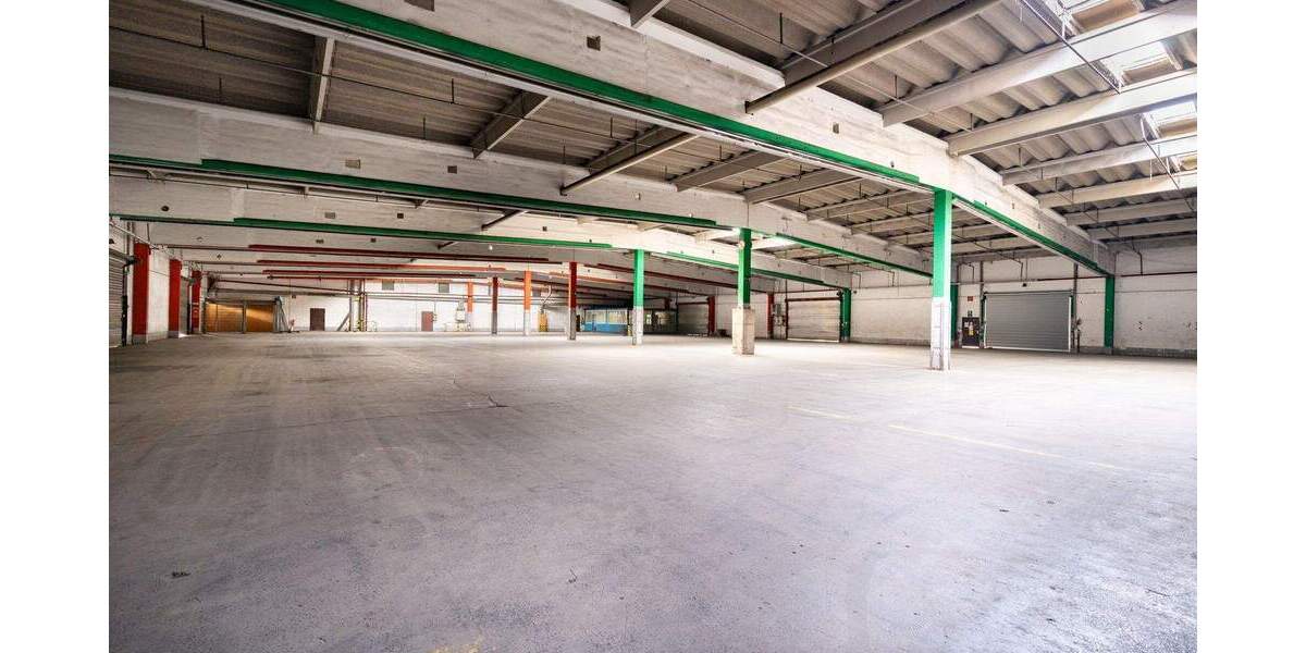 Lagerhalle mit LKW-Werkstatt und Bürogebäude zimmer