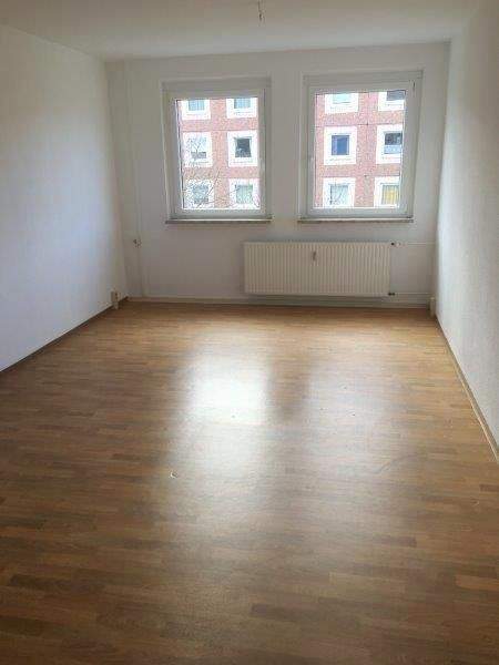 Die Einbauküche ist schon da. Nachmieter für 3-Zimmer-Wohnung mit Wanne und Balkon gesucht. 3 zimmer