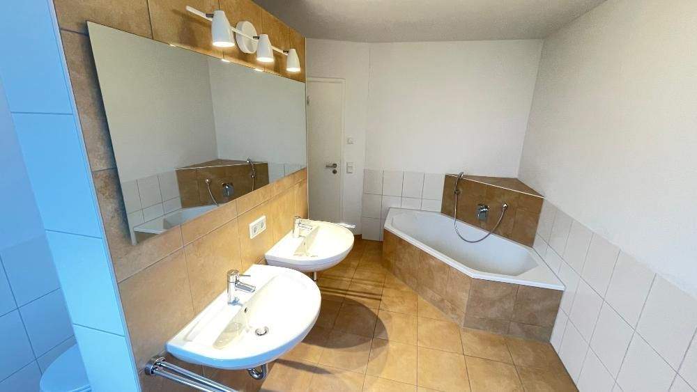 Doppelhaushälfte Holzgerlingen - 6 Zimmer, 160 m&sup2;, 3.633&euro; | Angebot:25800085