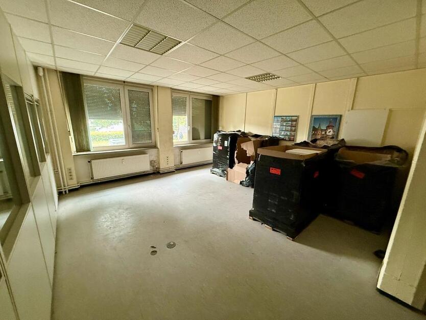 Rampenlager mit Büroflächen Karlshof