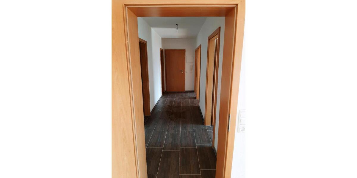 Etagenwohnung Sachsenheim - 4.5 Zimmer, 94 m&sup2;, 1.250&euro; | Angebot:26364855
