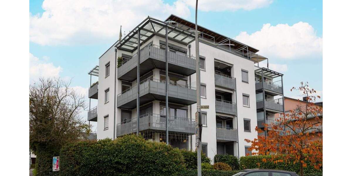 Sonnenverwöhnte 4-Zimmer-Mietwohnung mit drei Balkonen und Tiefgaragenstellplatz 4 zimmer