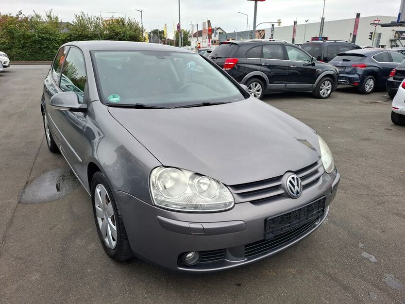 VW Golf 183.000 km 2.299 € Paderborn 33100