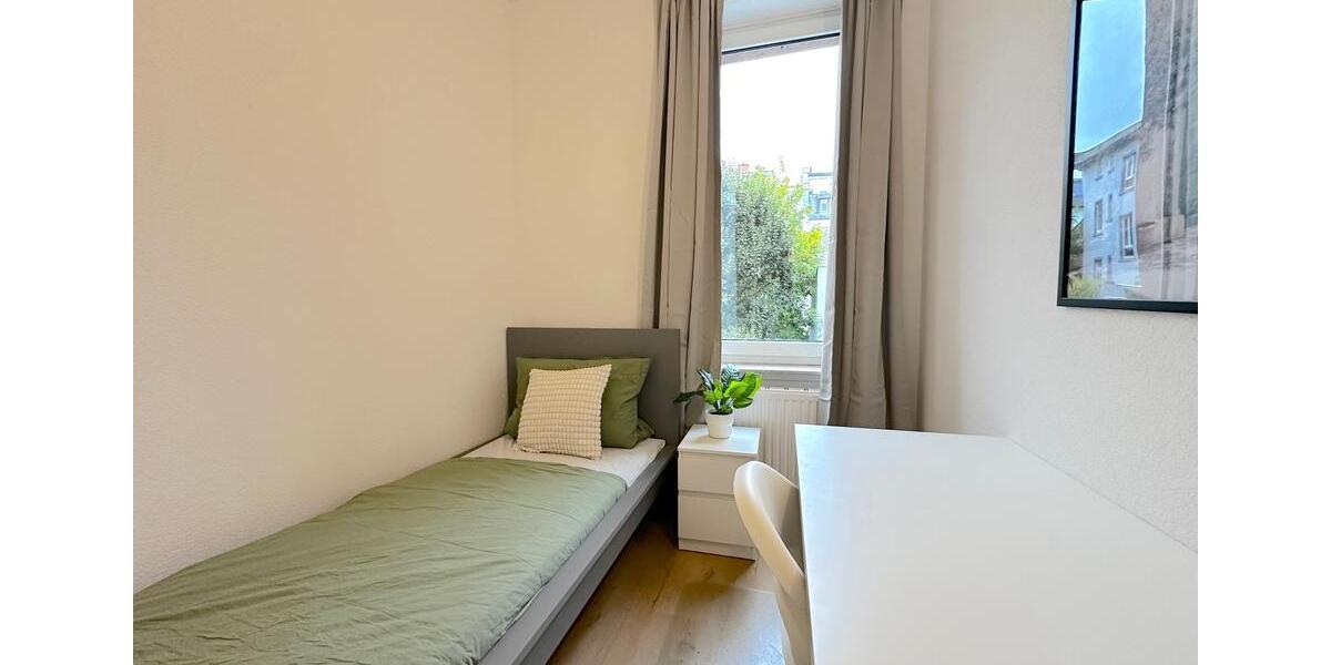 Neu renovierte WG-Zimmer – 2 Zimmer sofort verfügbar –in Frankfurt am Main 5 zimmer