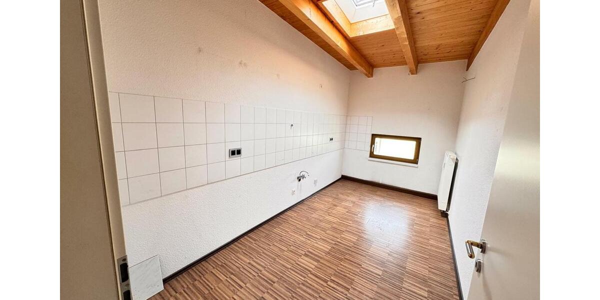 Dachgeschoßwohnung Halle (Saale) Am Wasserturm/Thaerviertel - 2 Zimmer, 120 m&sup2;, 1.020&euro; | Angebot:26552133