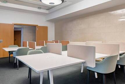 Buchen Sie einen reservierten Coworking-Arbeitsplatz oder Hot Desk in Regus Puschkinplatz zimmer