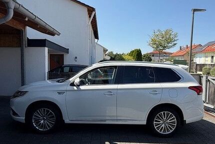 Mitsubishi Plug-in Hybrid Outlander 77.000 km 16.700 € Putzbrunn 85640