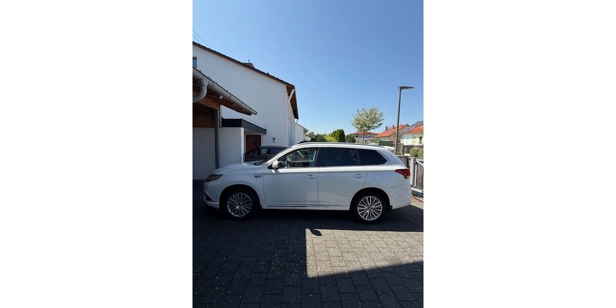 Mitsubishi Plug-in Hybrid Outlander 77.000 km 16.700 € Putzbrunn 85640