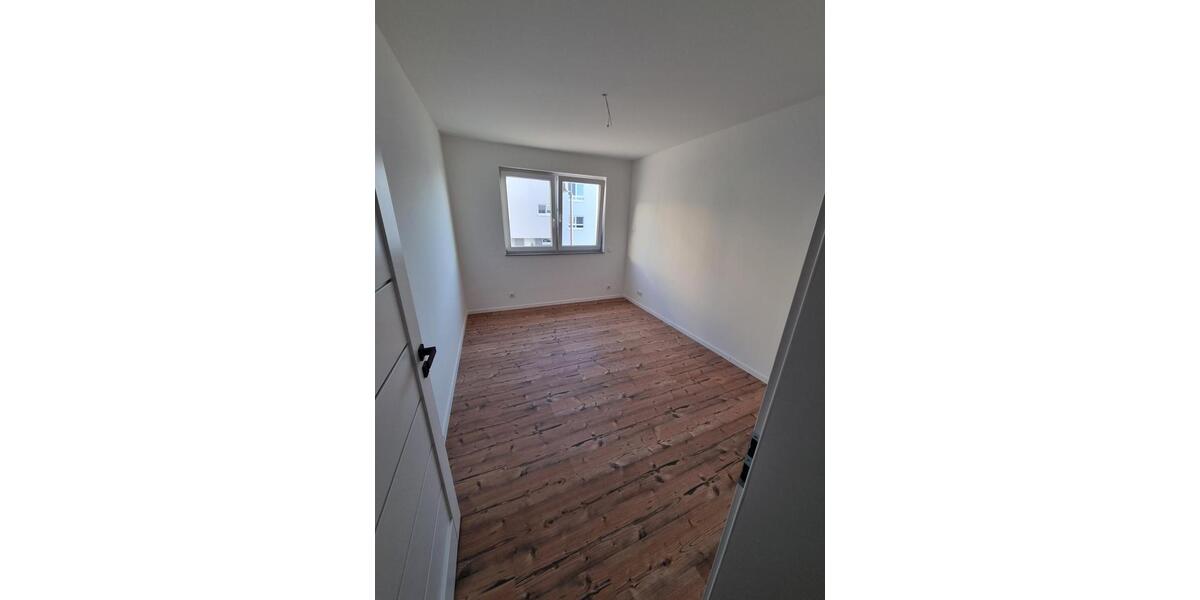 Etagenwohnung Kenn - 3 Zimmer, 95 m&sup2;, 1.100&euro; | Angebot:26462262
