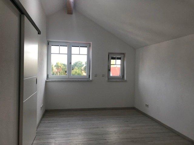 Dachgeschoßwohnung Pförring - 5 Zimmer, 117 m&sup2;, 1.160&euro; | Angebot:26408748