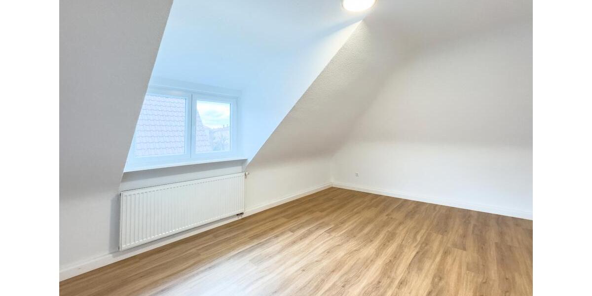 Dachgeschoßwohnung Stuttgart Bad Cannstatt - 3 Zimmer, 75 m&sup2;, 1.200&euro; | Angebot:26355327