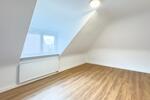 Dachgeschoßwohnung Stuttgart Bad Cannstatt - 3 Zimmer, 75 m&sup2;, 1.200&euro; | Angebot:26355327