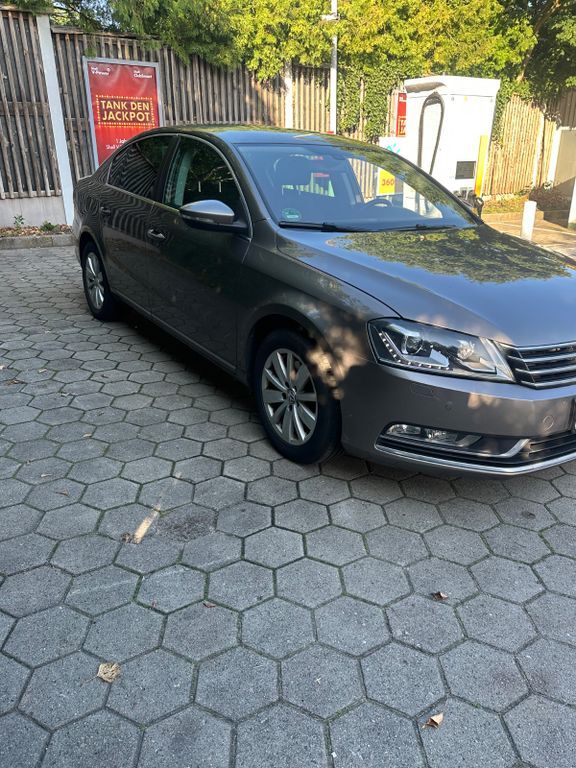 VW Passat 156.500 km 8.150 € Lübeck. 23566