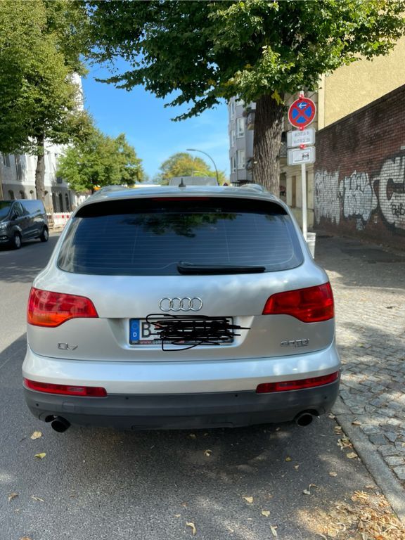 Audi Q7 298.000 km 5.950 € Berlin 12051