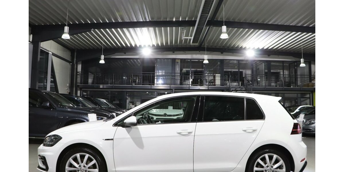 VW Golf VII 1.5 TSI HIGHLINE R-LINE SPORT BLACK LED 192.000 km 10.677 &euro; Hamm 59077