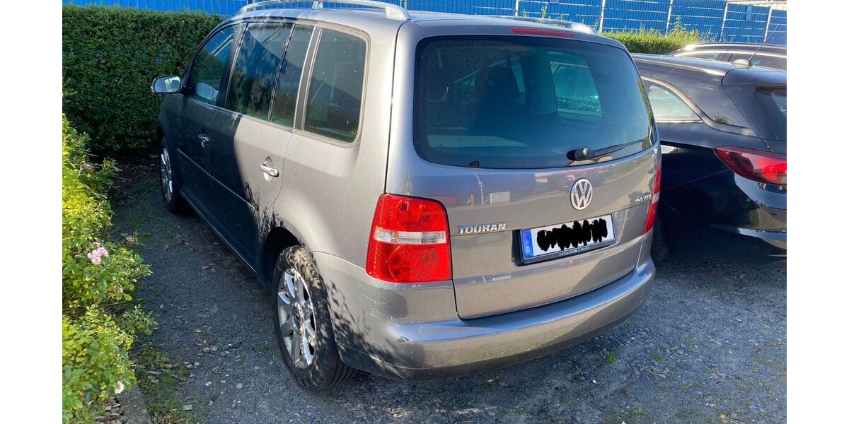 VW Touran 201.000 km 3.099 &euro; Roßdorf 64380