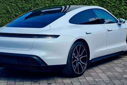 Porsche Taycan 16.000 km 69.900 € Bad Lippspringe 33175