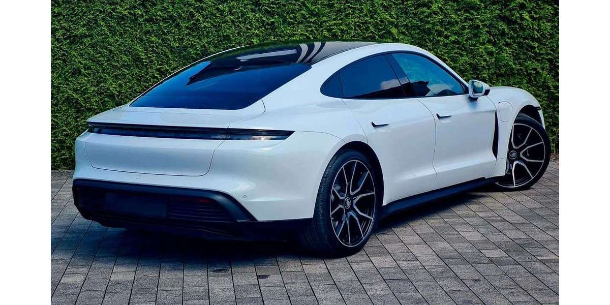 Porsche Taycan 16.000 km 69.900 € Bad Lippspringe 33175