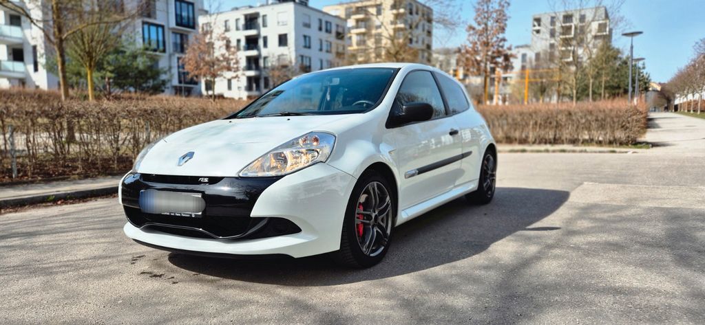Renault Clio 129.500 km 13.900 € München 81539