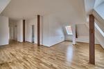 2er-WG geeignete 3 Zimmer-Dachgeschoß-Wohnung mit Einbauküche! 1 Grundmiete frei bei Anmietung bis zum 30.06.2025!