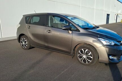 Toyota Verso 106.000 km 15.000 &euro; Kirschroth 55566