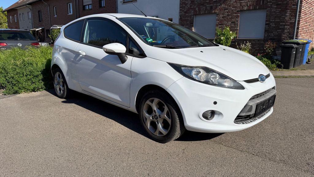 Ford Fiesta 153.000 km 2.800 &euro; Düren 52349