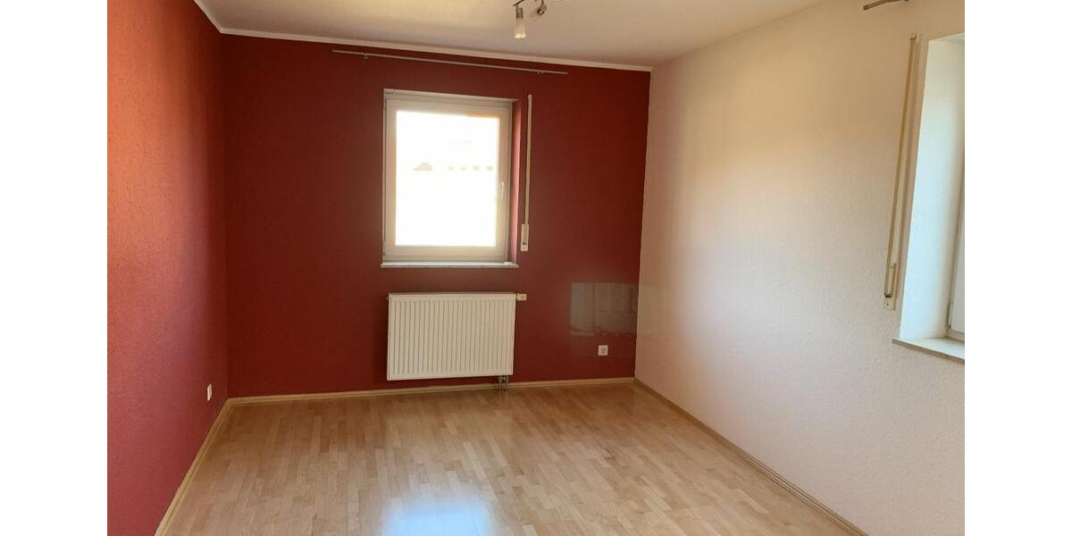 Attraktive 3 ZKB-Wohnung mit Balkon, Garage und Pkw-Stellplatz 3 zimmer