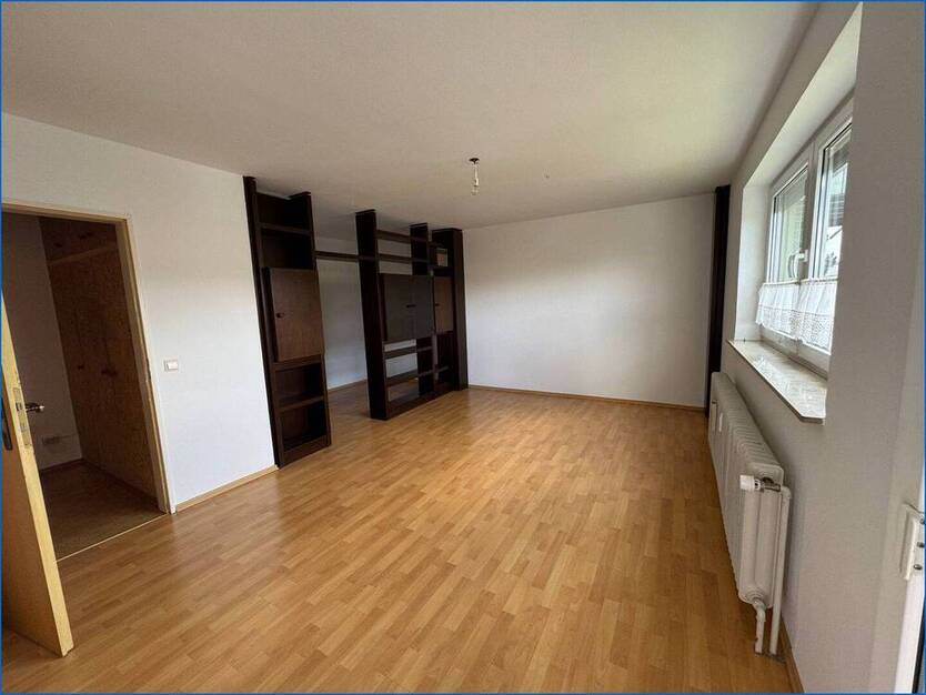 Herrliche 1 Zi.-Wohnung im 1.OG mit großem Balkon und unverbaubarem Fernblick !