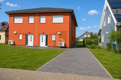 KFW-EFFIZIENZ TRIFFT HIGH-END-DESIGN - Zweifamilienhaus Hönow Hönow | Angebot:26693842