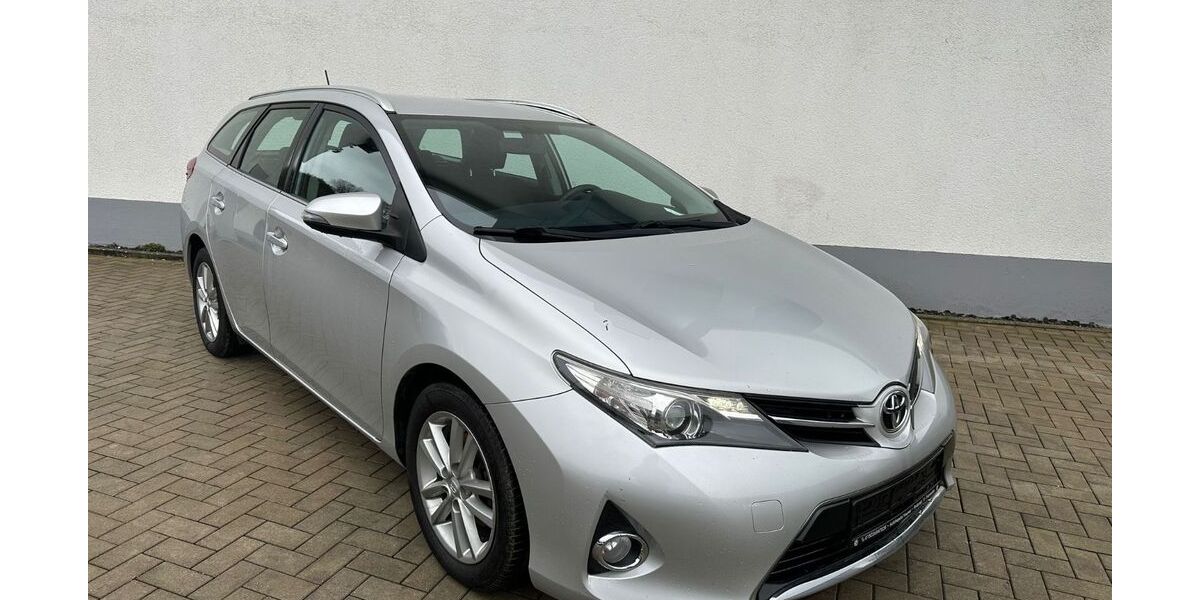 Toyota Auris 260.567 km 4.900 &euro; Trierweiler 54311