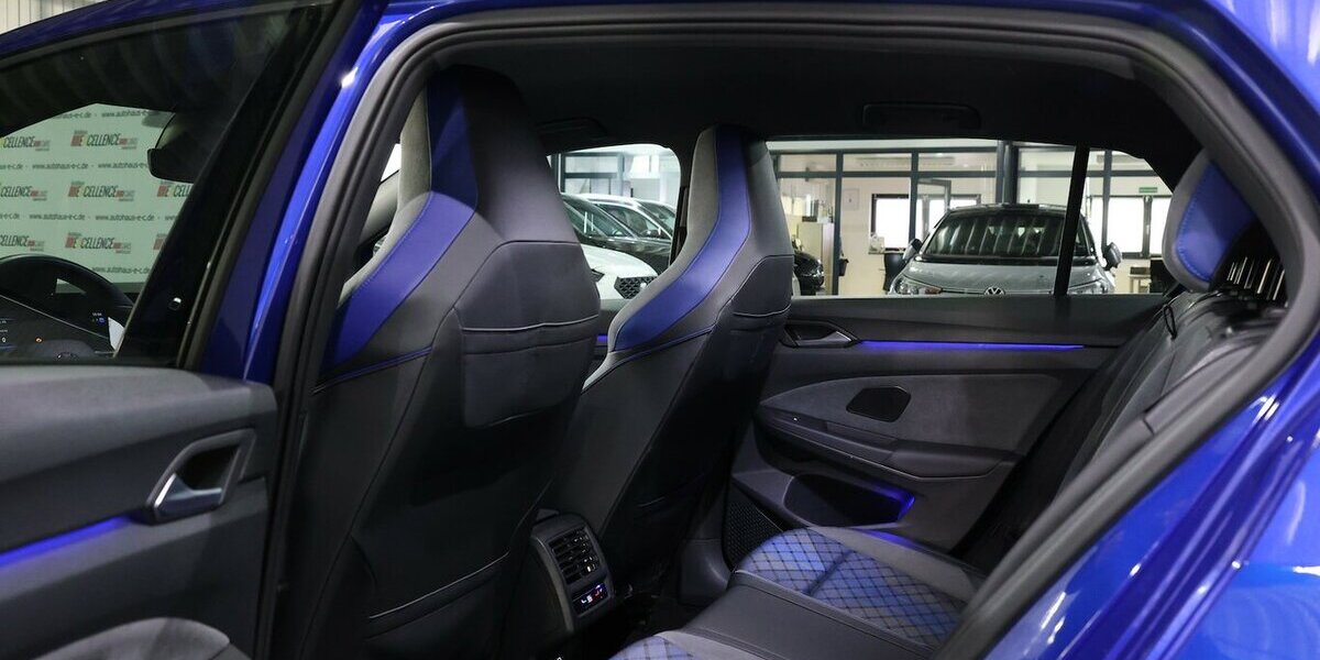 VW Golf VIII 2.0 TSI DSG 4M R-PERFROMANCE BLACK STY 40.000 km 37.555 &euro; Hamm 59077