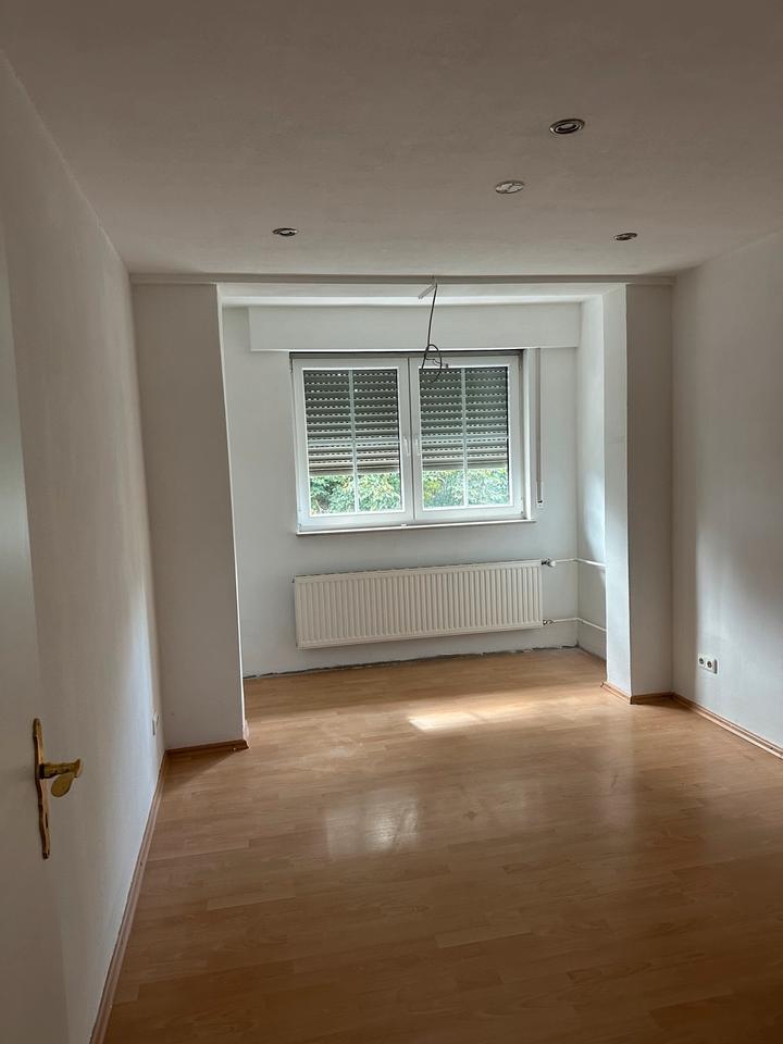 Einfamilienhaus mit Garten und Garage
