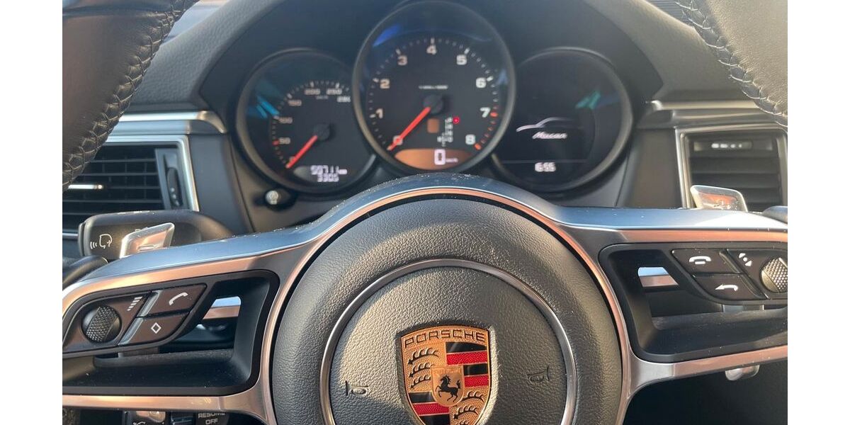 Porsche Macan 60.000 km 40.600 &euro; Nürnberg 90491