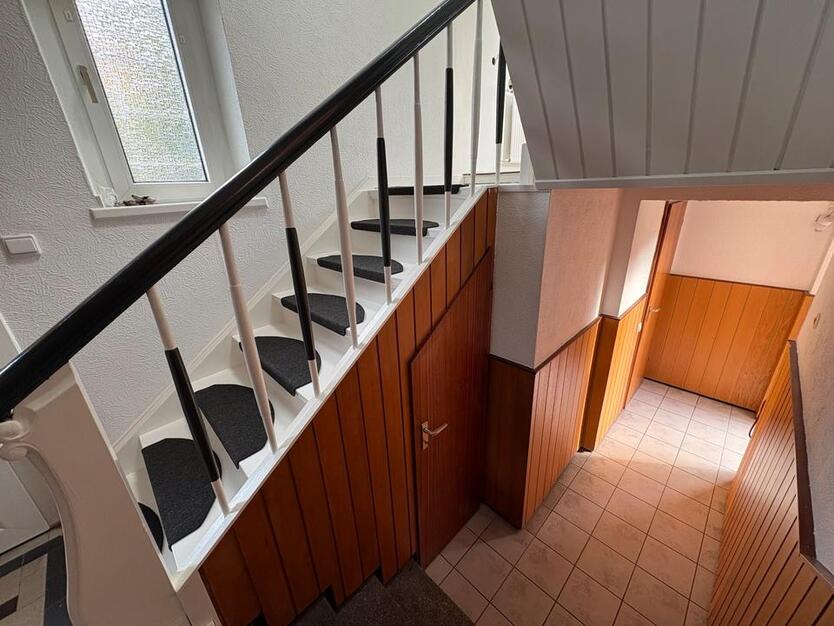 7,5 Zimmer Haus zzgl. Keller, DG, Garage, Stellplatz und Garten