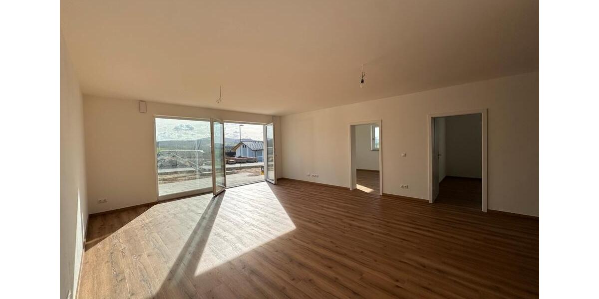 Erdgeschoßwohnung Cham - 3 Zimmer, 110 m&sup2;, 1.050&euro; | Angebot:26464356