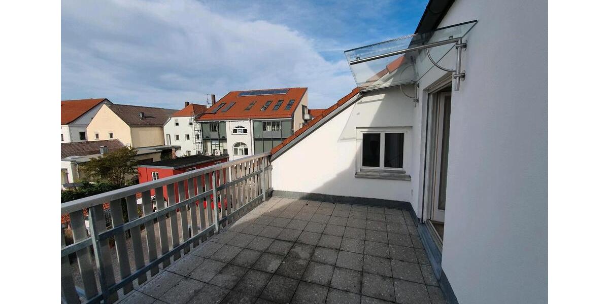 Dachgeschoßwohnung Osterhofen - 4 Zimmer, 111 m&sup2;, 800&euro; | Angebot:24806385