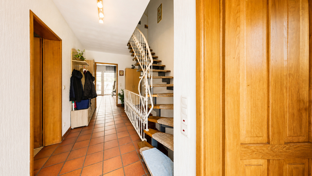 3D: Familienglück in ruhiger Lage - Sehr gepflegtes Einfamilienhaus mit Kamin, Balkon und viel Platz - Reihenendhaus Gangelt | Angebot:26777849