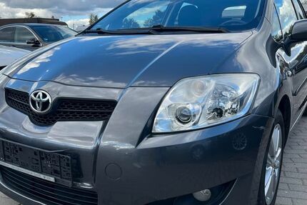 Toyota Auris 102.000 km 5.990 &euro; falkensee 14612