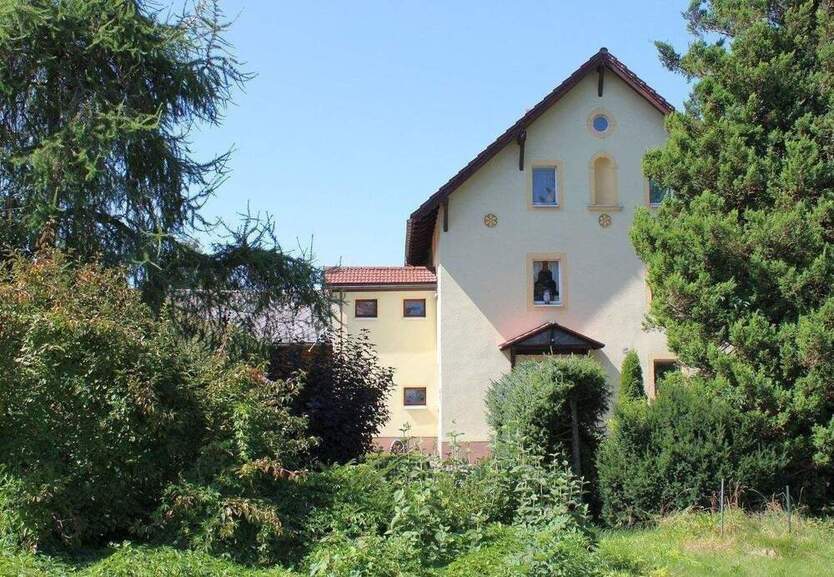 Großes EFH (oder Mehrfamilienhaus) in einem Ortsteil von Dipps!