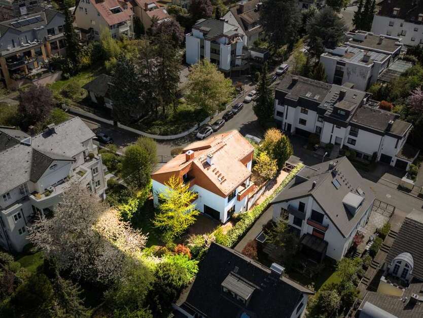 Haus zum Kaufen in Frankfurt am Main 2.420.000 € 354 m²