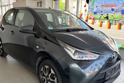 Toyota Aygo (X) 31.252 km 10.400 &euro; Troisdorf 53842