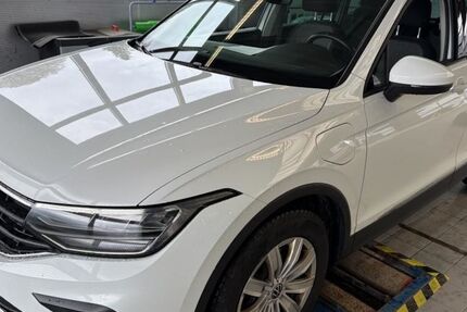 VW Tiguan 302.400 km 16.890 &euro; Braunschweig 38114